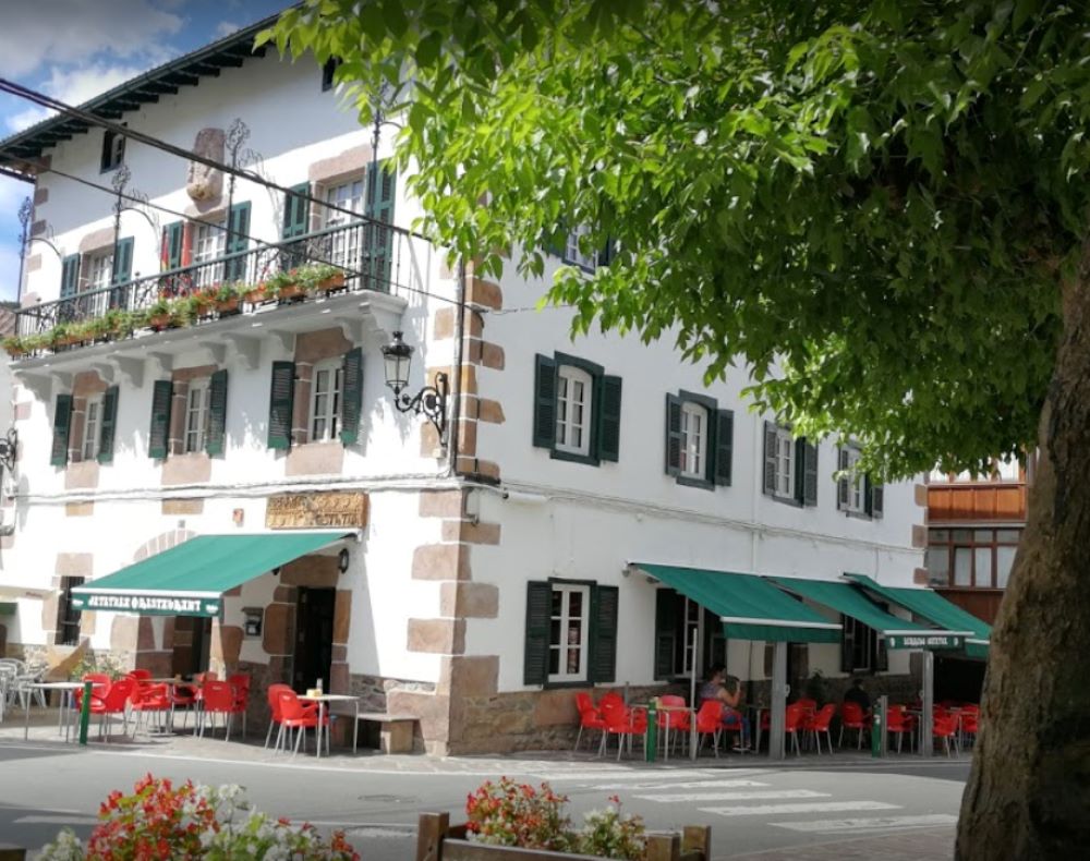 Herriko ostatua Etxalar